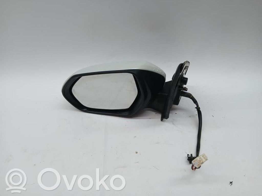Toyota Yaris Elektryczne lusterko boczne drzwi przednich 