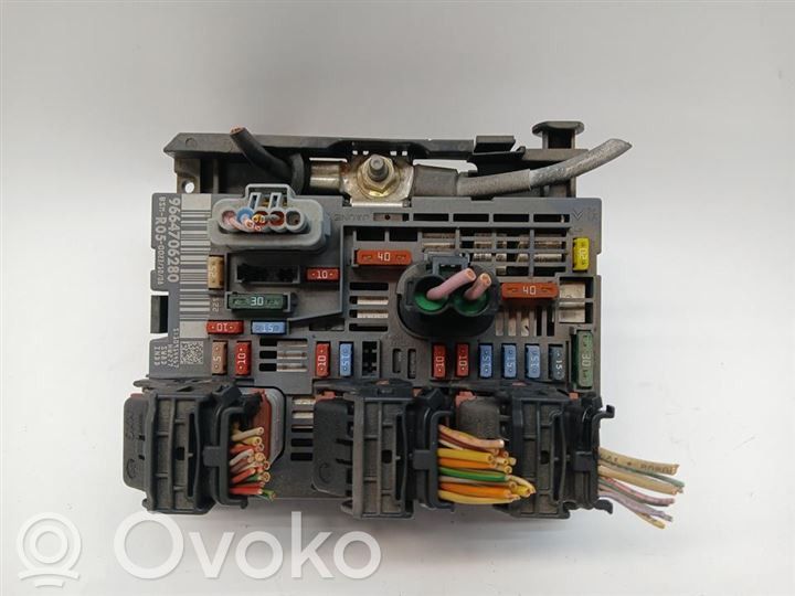 Citroen C4 I Bloque de montaje de relé 