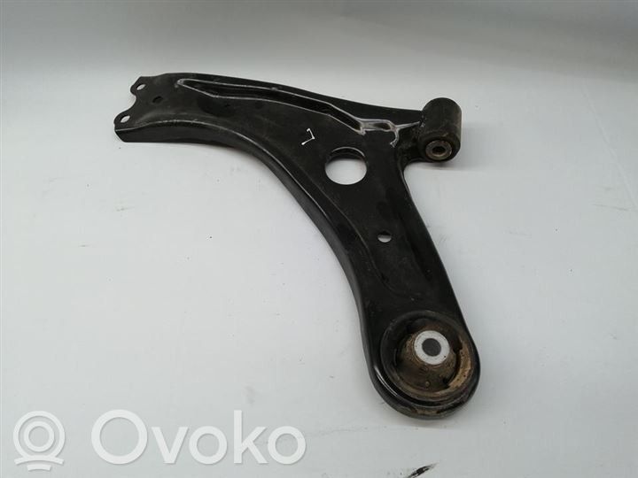 Toyota Yaris Querlenker Achsschenkel vorne 