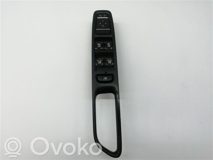 Renault Clio IV Przyciski szyb 