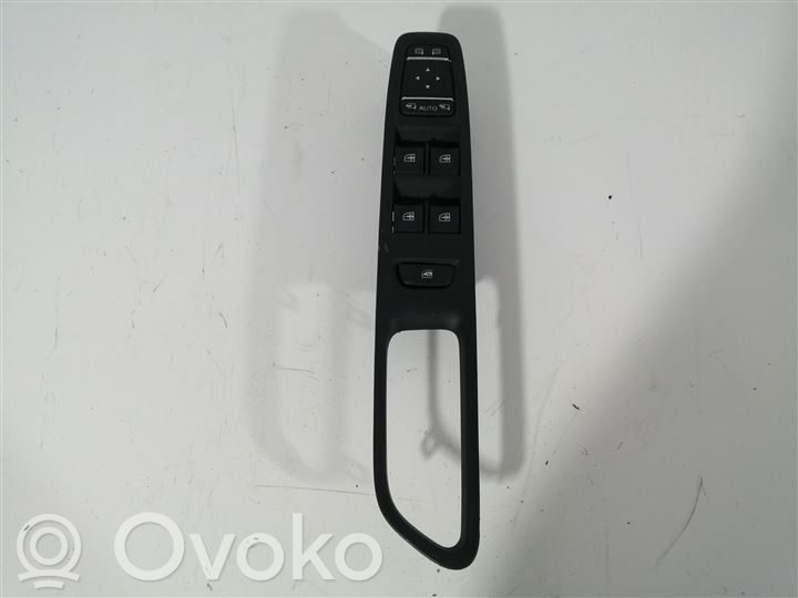 Renault Clio IV Przyciski szyb 
