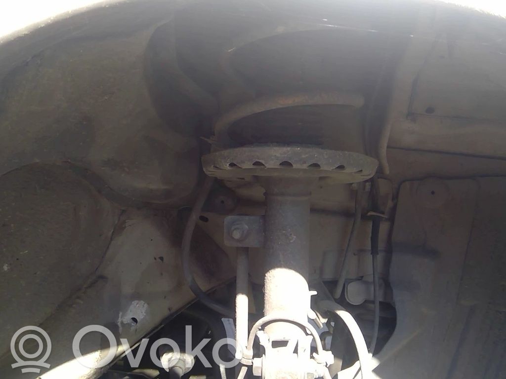 Nissan Note (E11) Priekšpusē amortizators ar atsperi 