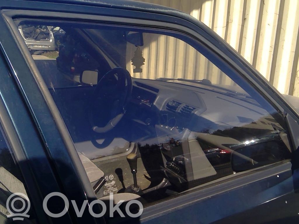 Peugeot 205 Szyba drzwi przednich 