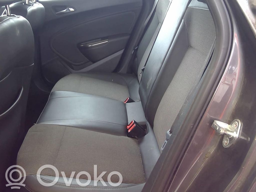 Opel Astra J Asiento trasero 