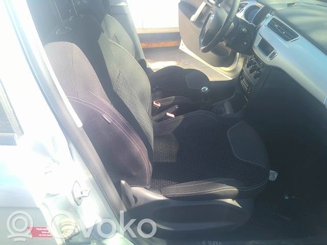 Citroen C3 Etumatkustajan istuin 