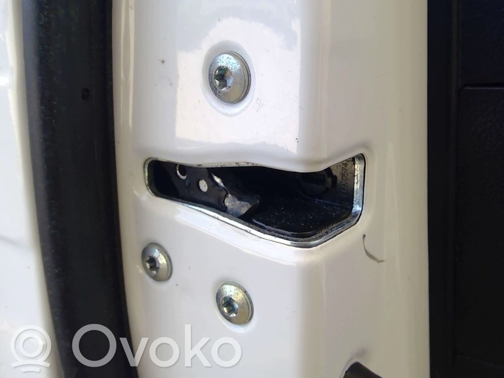 KIA Rio Priekšpusē slēdzene 