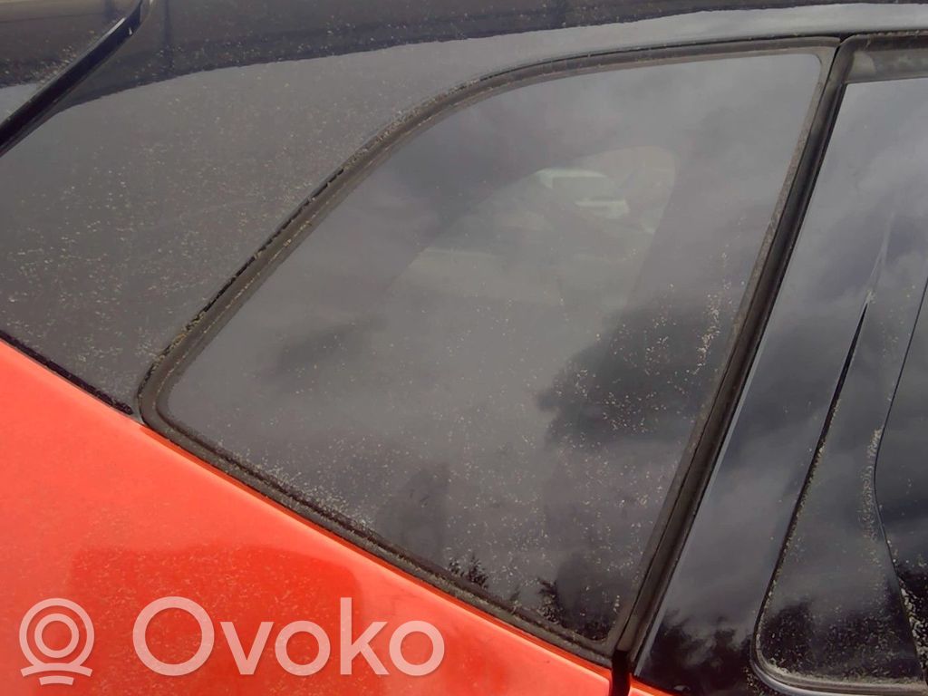 Rear side window   833067929R