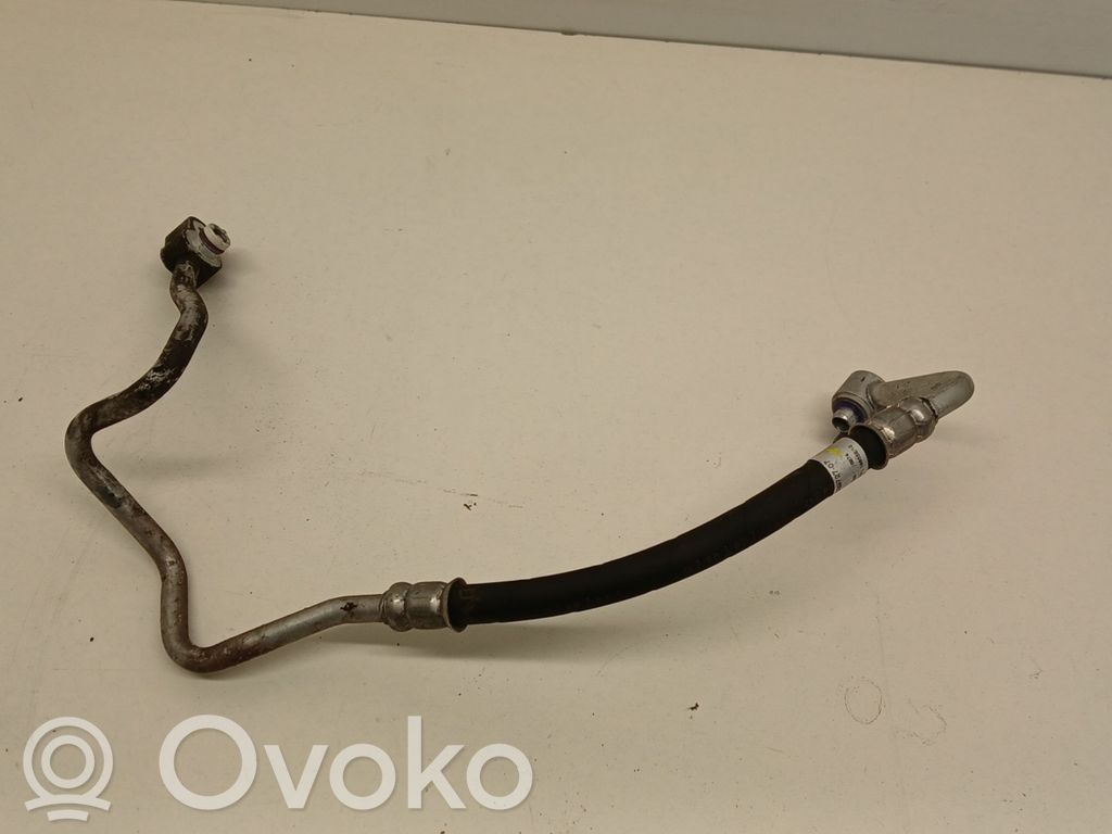 BMW 2 F46 Ilmastointilaitteen putki (A/C) 