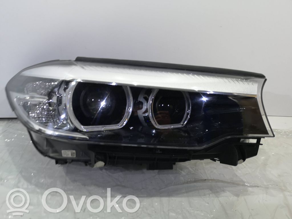 BMW 5 G30 G31 G38 Lampa przednia 
