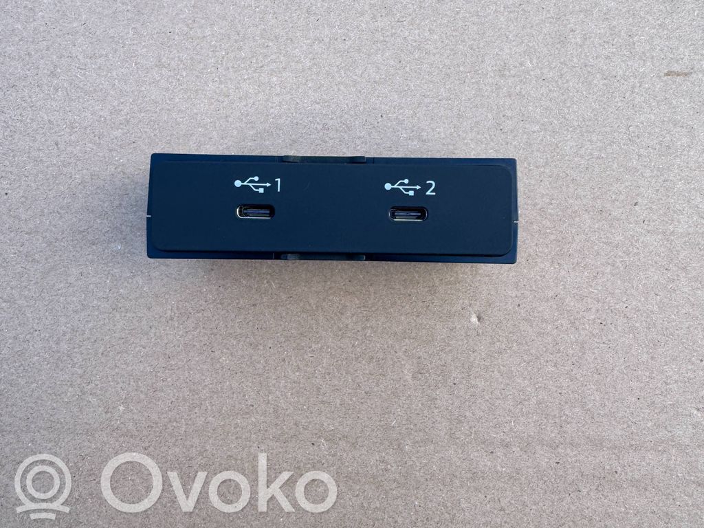 Audi RS3 8Y USB socket connector 