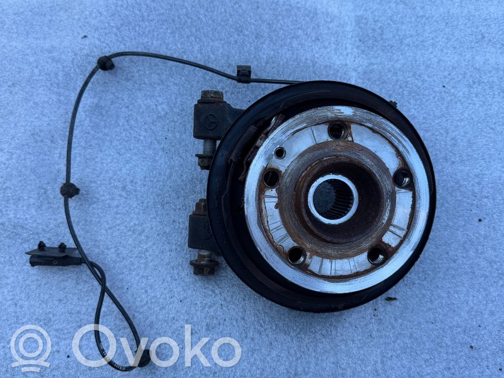 Mercedes-Benz Vito Viano W447 Fuso a snodo con mozzo ruota posteriore 