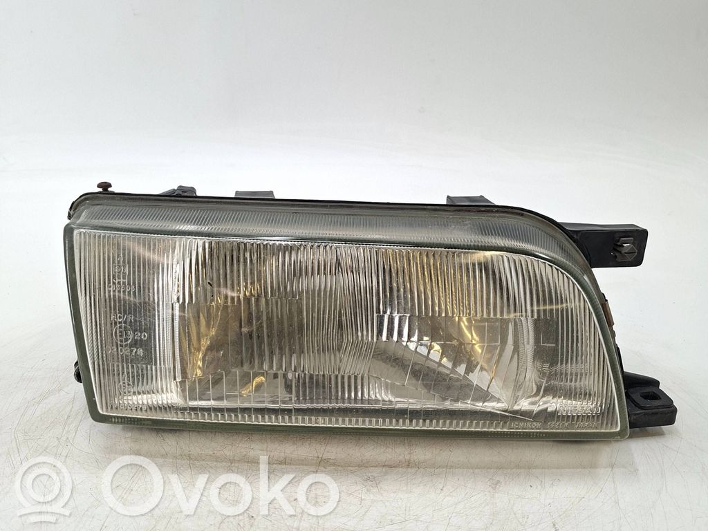Nissan Sunny Lampa przednia 
