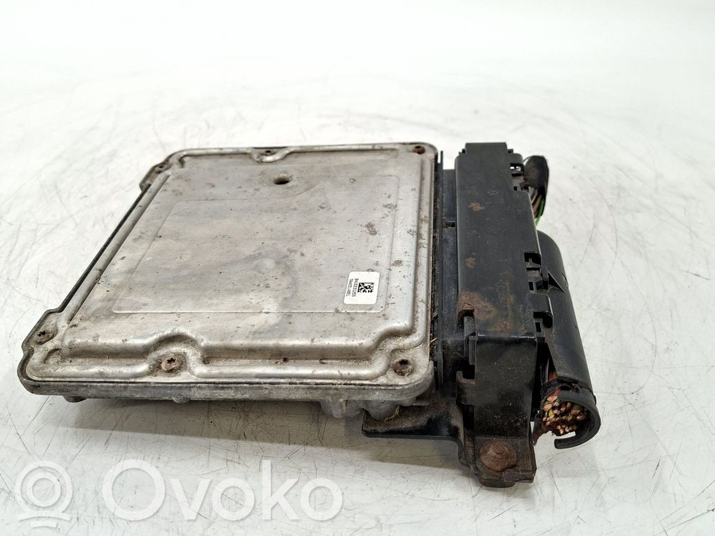 Volkswagen PASSAT CC Engine control unit/module 