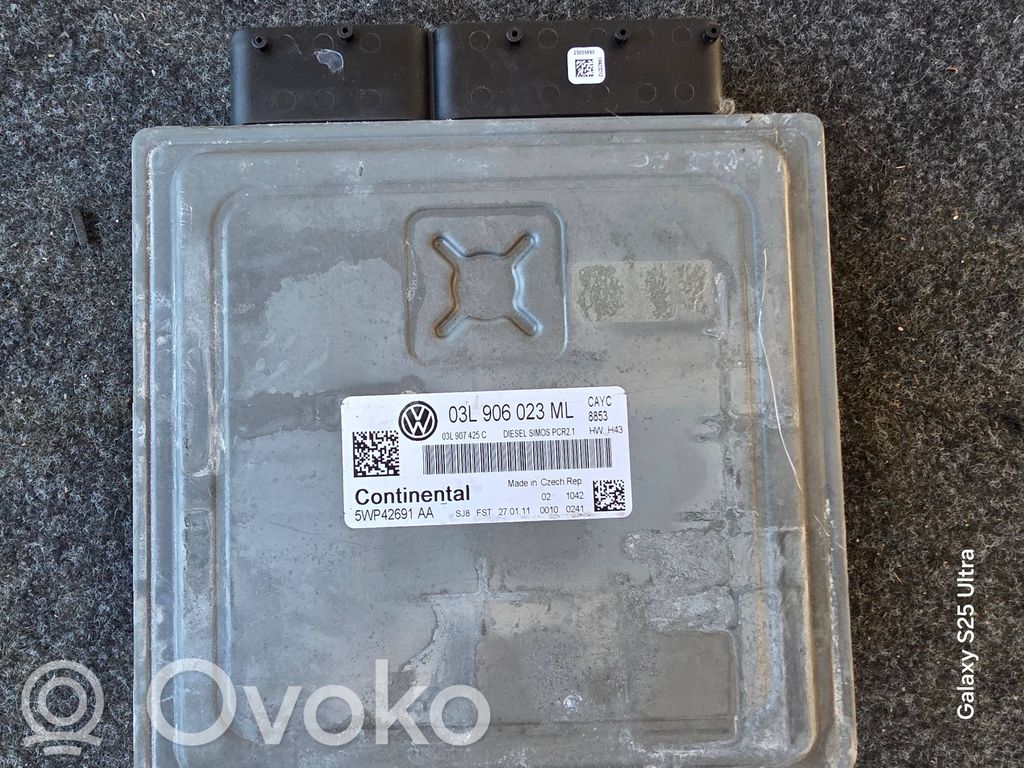 Volkswagen Golf VI Engine control unit/module 