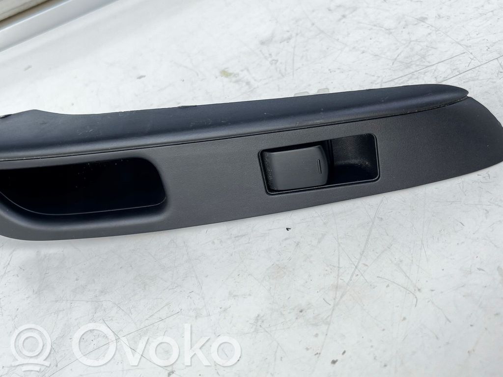 Nissan Note (E12) Electric window control switch 