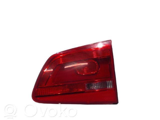 Volkswagen Touran II Lampy tylnej klapy bagażnika 