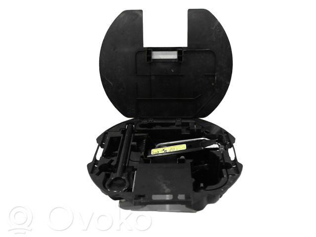 Renault Clio III Tool set 