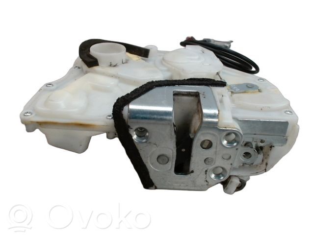 Suzuki Swift I Front door lock 