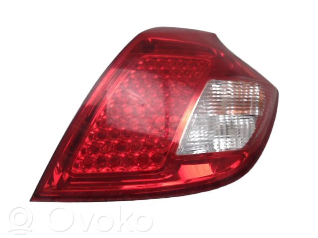 KIA Ceed Aizmugurējais lukturis virsbūvē 