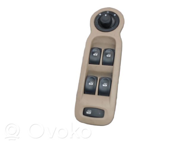 Electric window control switch   8200214939,8200214939