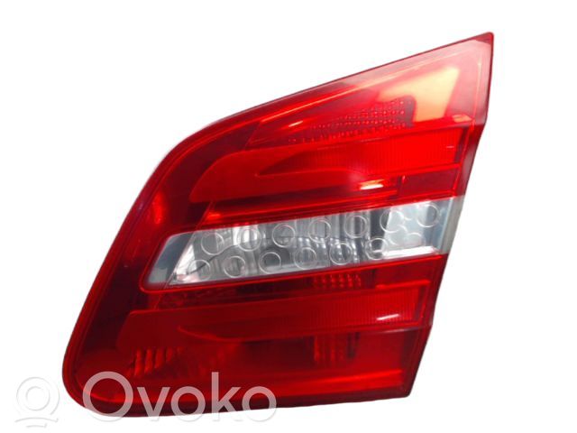 Mercedes-Benz B W246 W242 Galinis žibintas dangtyje 