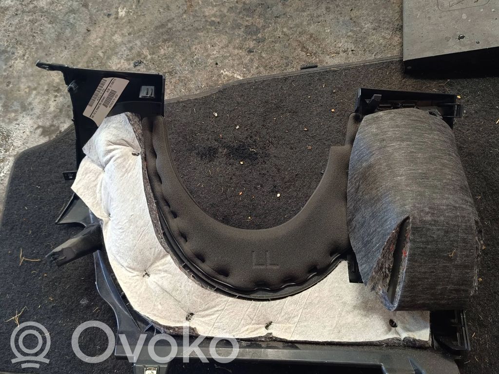 BMW 1 E81 E87 Kita salono detalė 