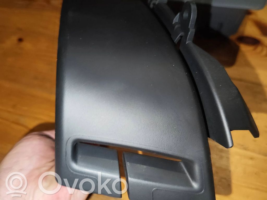 BMW 3 E92 E93 Saugos diržo apdaila 