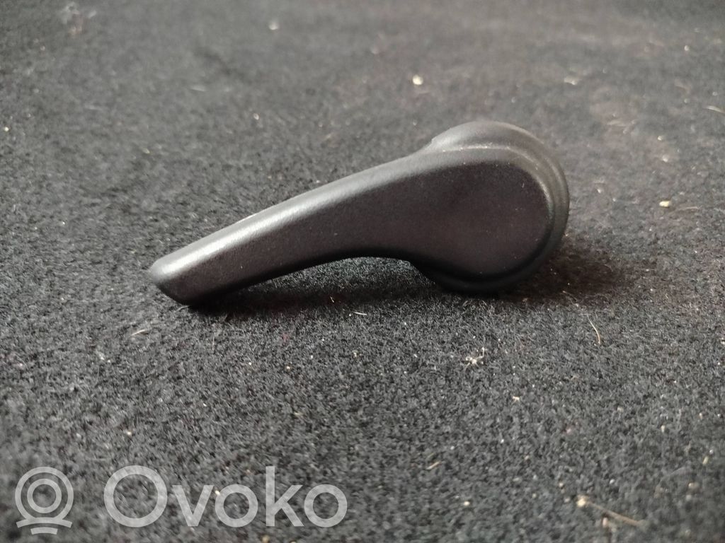Seat adjustment handle