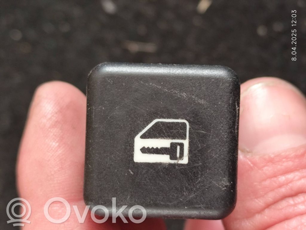 Central locking switch button   8360828