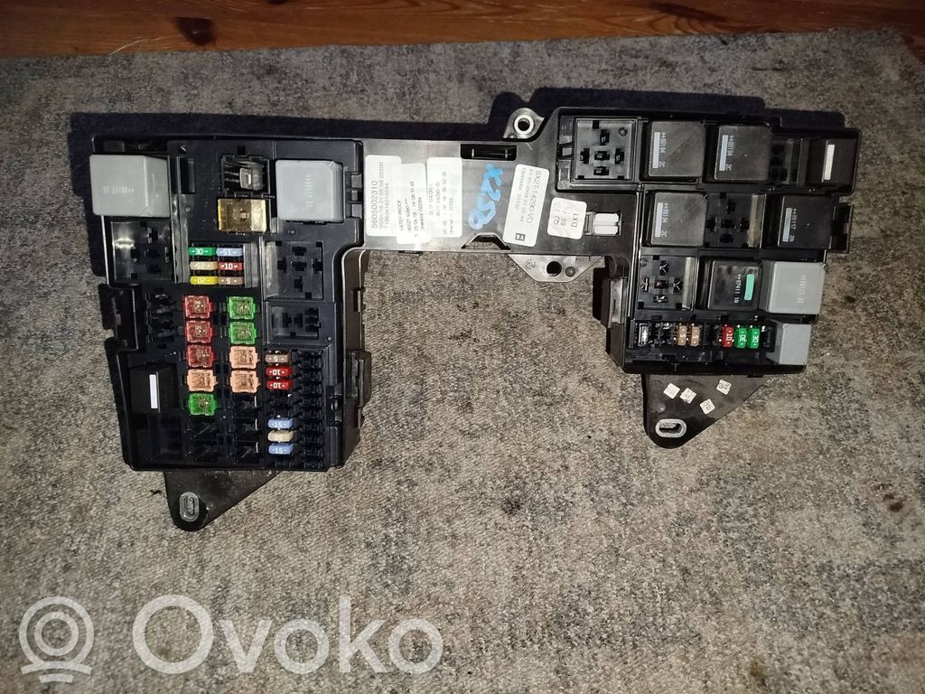 Jaguar XF X250 Fuse module 