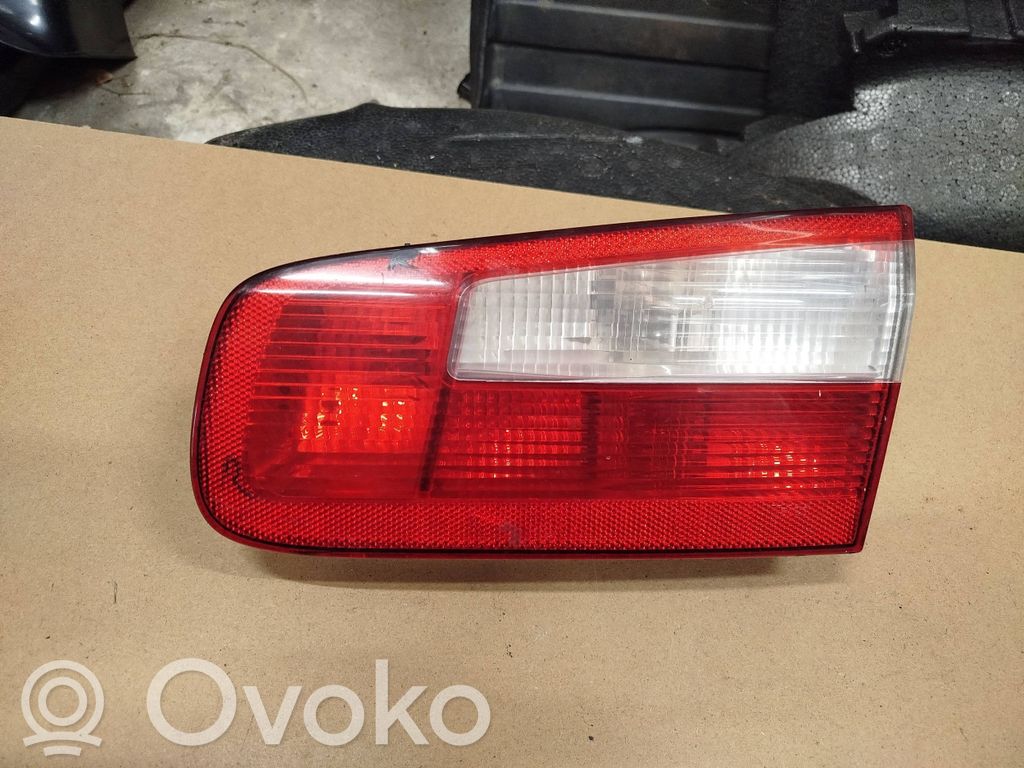 Renault Laguna II Aizmugurējais lukturis pārsegā 