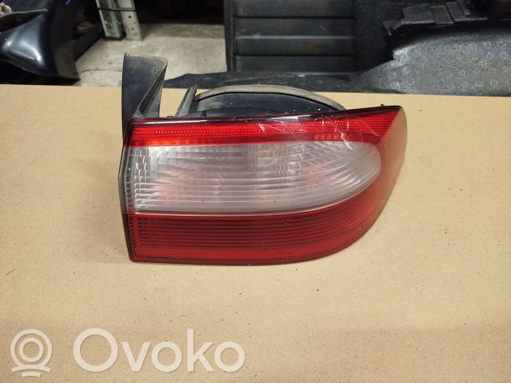 Renault Laguna II Aizmugurējais lukturis virsbūvē 