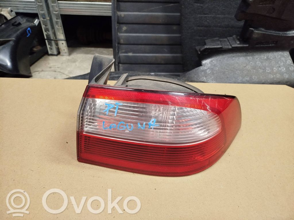 Renault Laguna II Aizmugurējais lukturis virsbūvē 