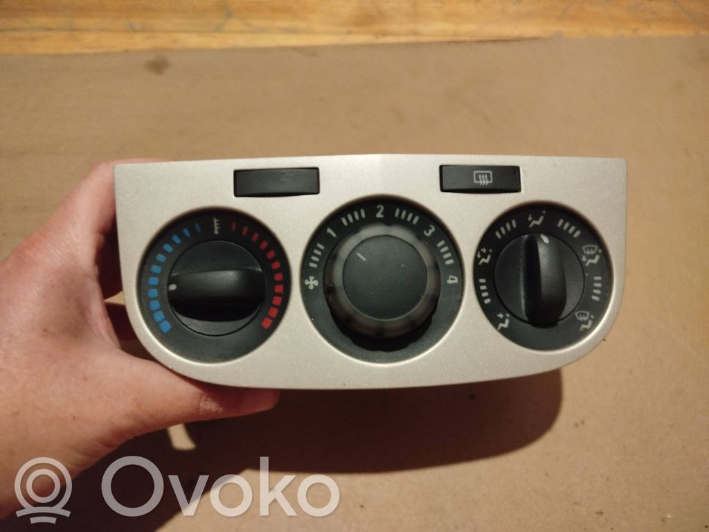 Climate control unit   16774010,466119570,167740100