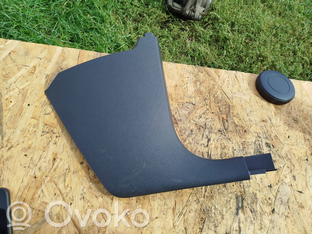 Volkswagen Golf V Priekšējā sliekšņa dekoratīvā apdare (iekšējā) 