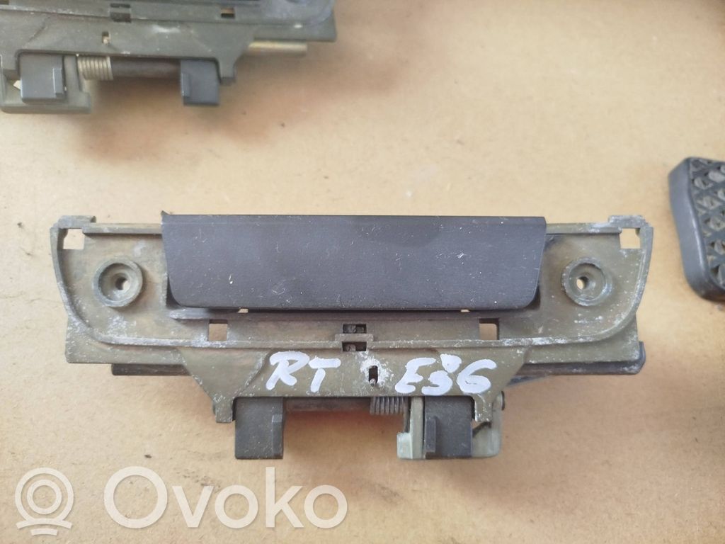 Manecilla externa puerta trasera   51211960801,1960801,51211977669,1977669