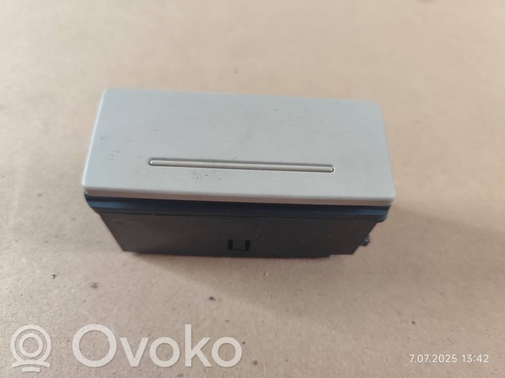 Audi A6 S6 C6 4F Durvis pelnutrauks 