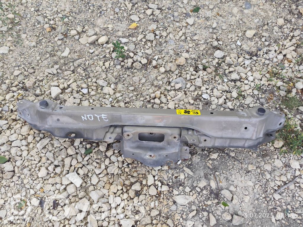 Nissan Note (E11) Ylempi jäähdyttimen ylätuen suojapaneeli 