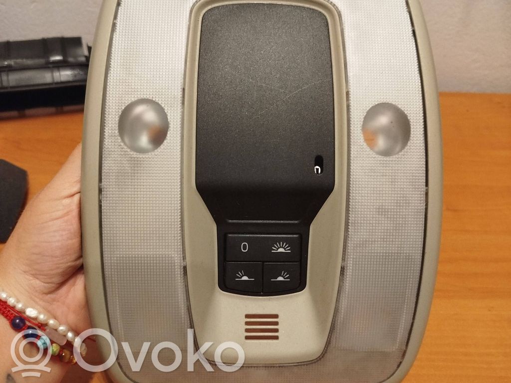 Volvo C30 Priekinių vietų apšvietimo žibintas 