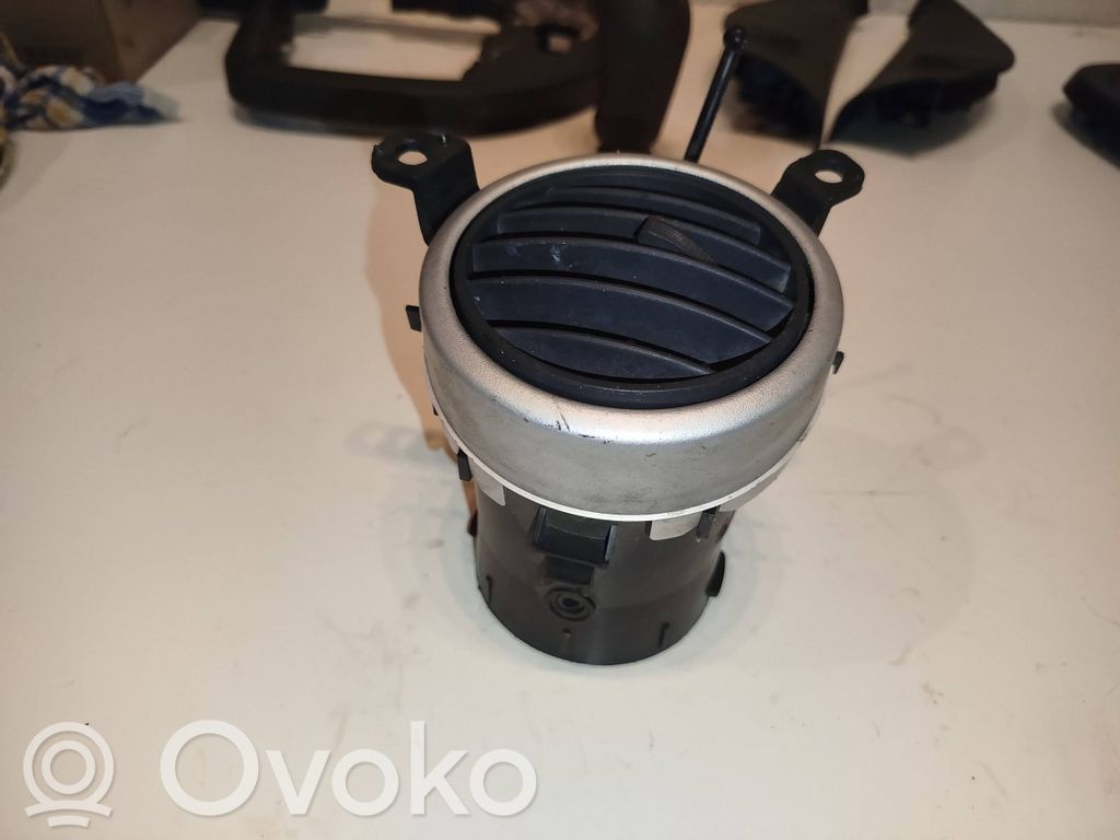 Renault Kangoo II Boczna kratka nawiewu deski rozdzielczej 