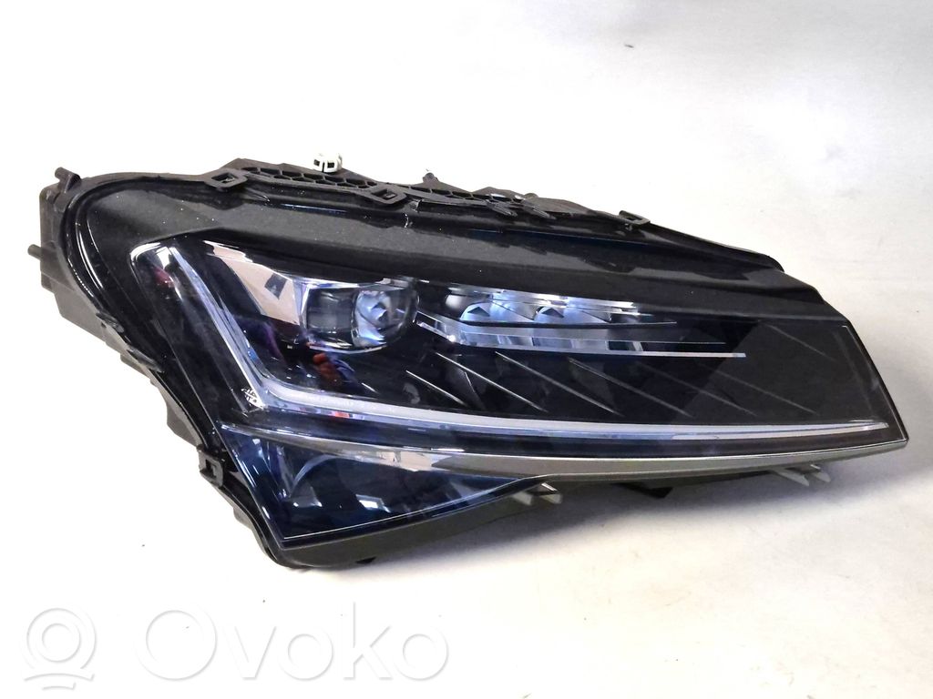 Skoda Superb B8 (3V) Lampa przednia 