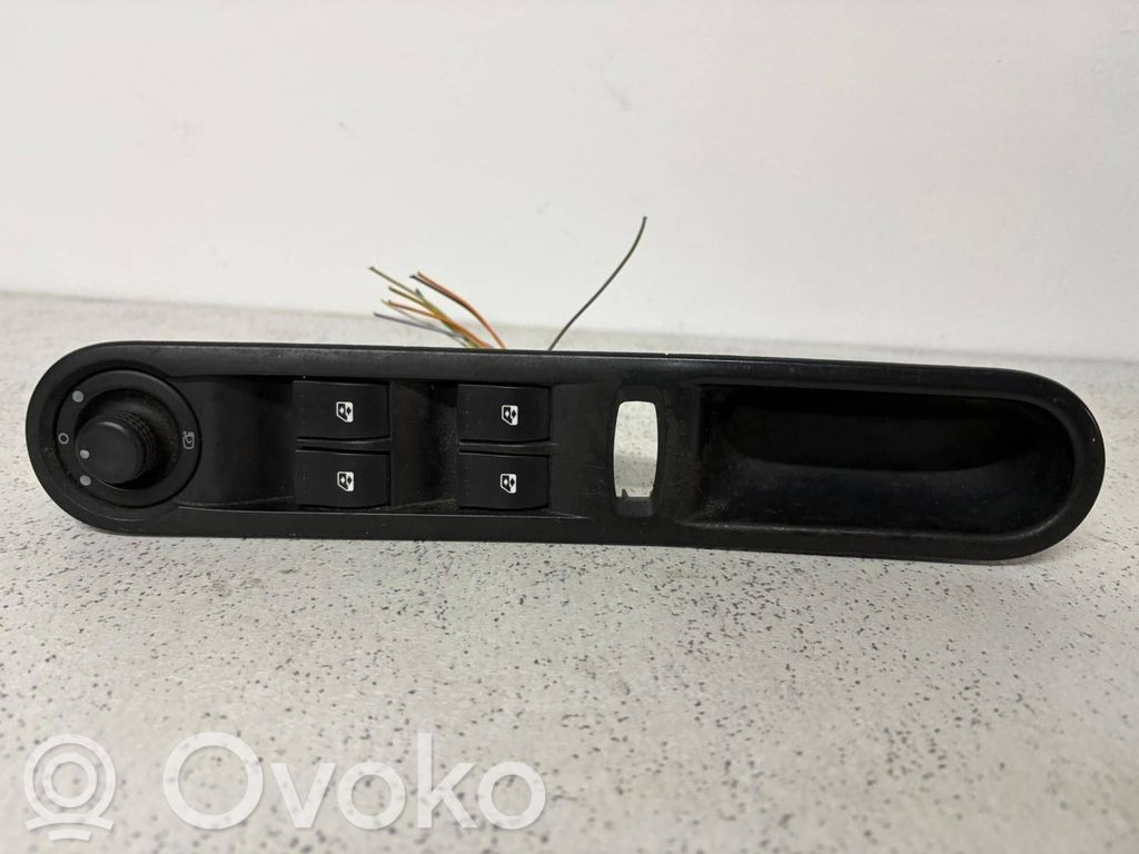 Electric window control switch   8200328427