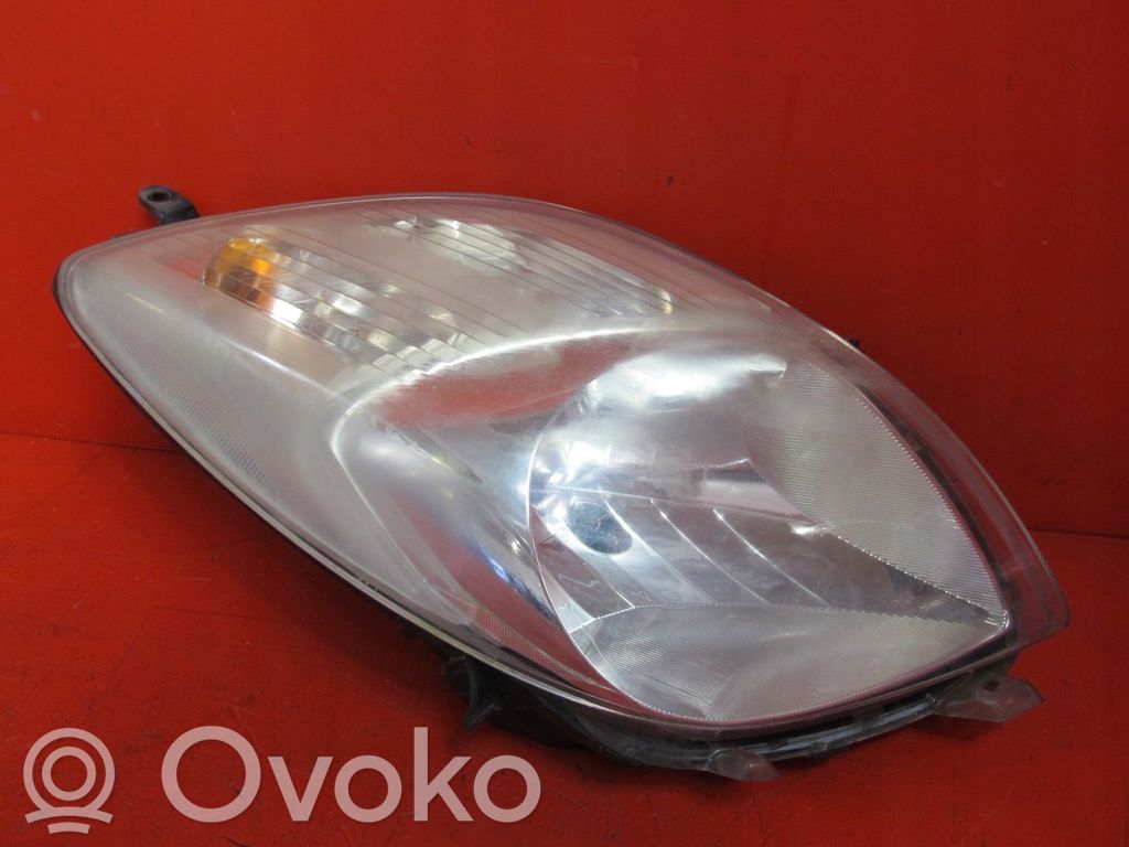Toyota Yaris Lampa przednia 