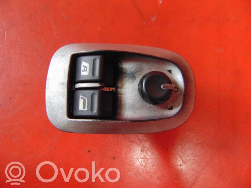 Peugeot 206+ Electric window control switch 