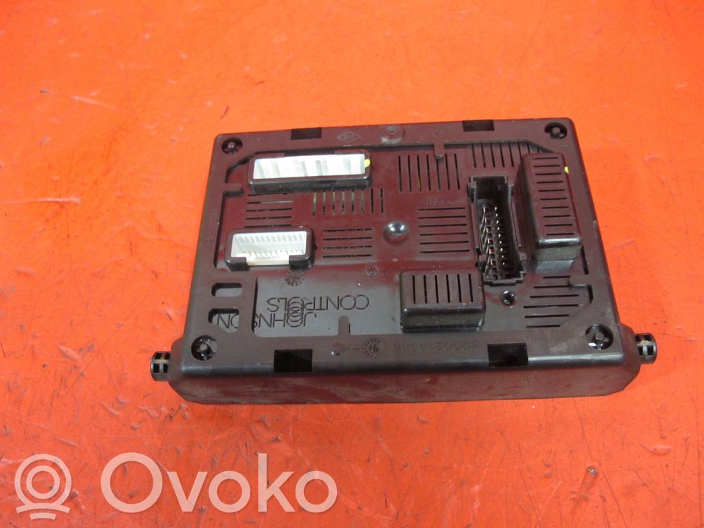 Renault Clio III Relay mounting block 