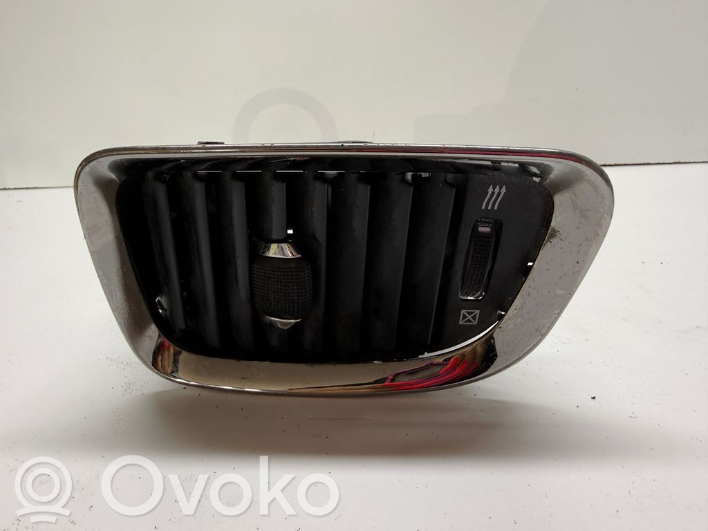 Dodge Durango III Dysze / Kratki środkowego nawiewu deski rozdzielczej 
