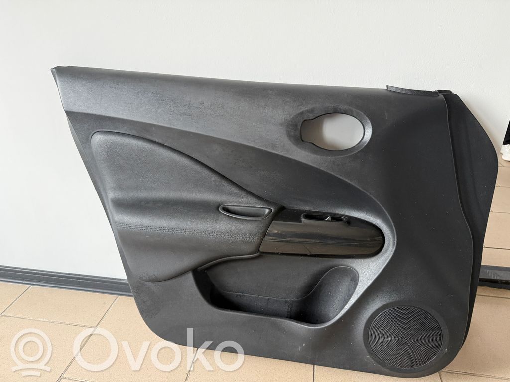 Nissan Juke I F15 Boczki / Poszycie drzwi przednich 
