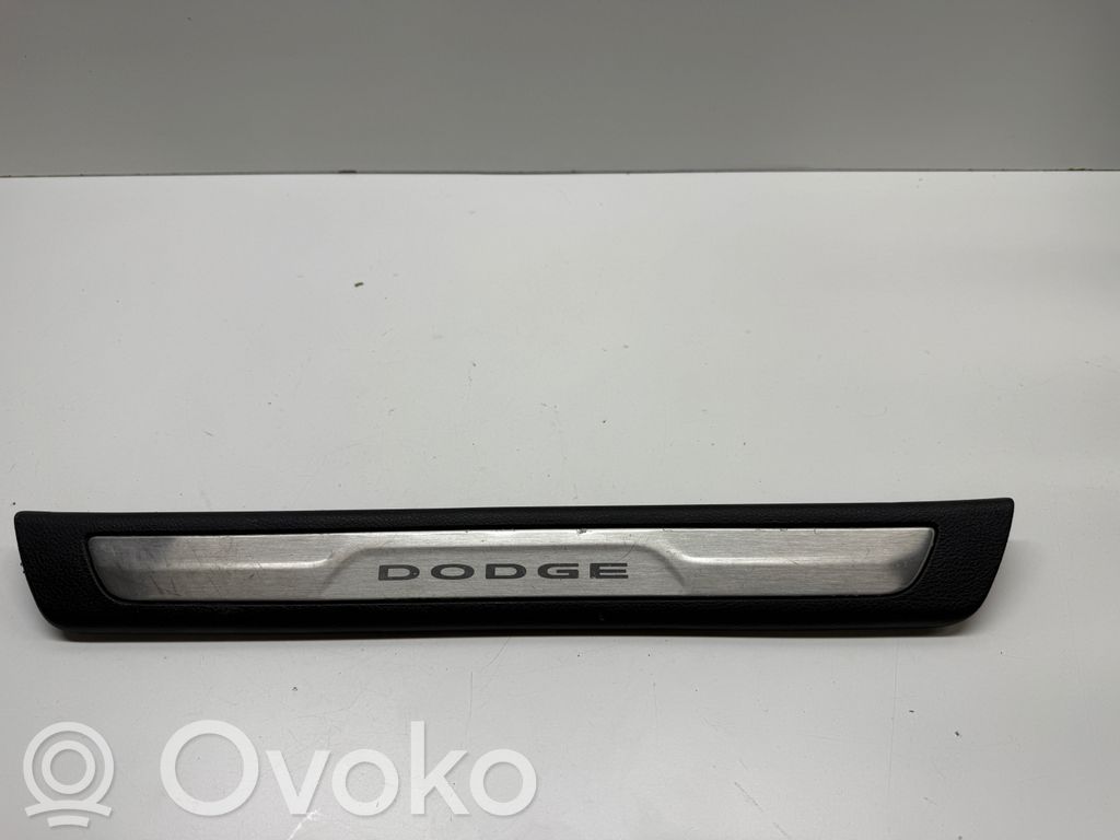 Dodge Durango III Listwa progowa przednia 