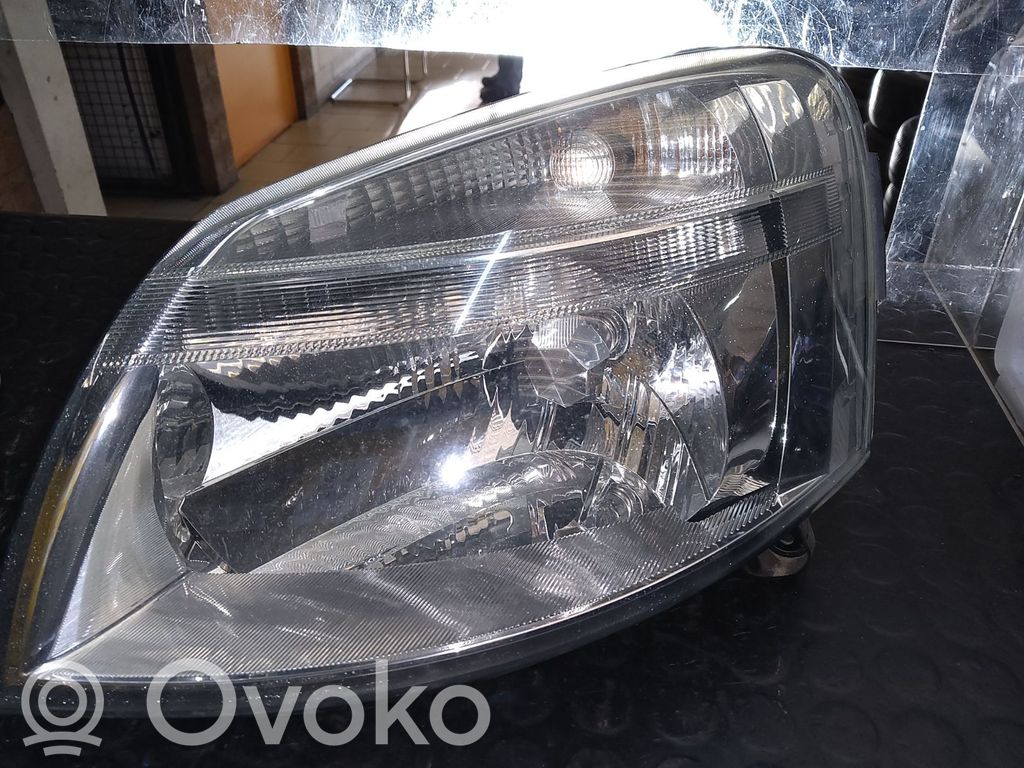 Citroen Berlingo Передняя фара 
