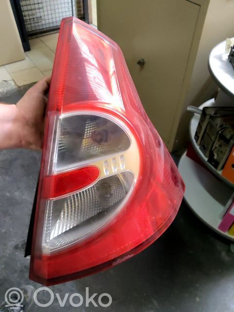 Dacia Sandero Задний фонарь в кузове 
